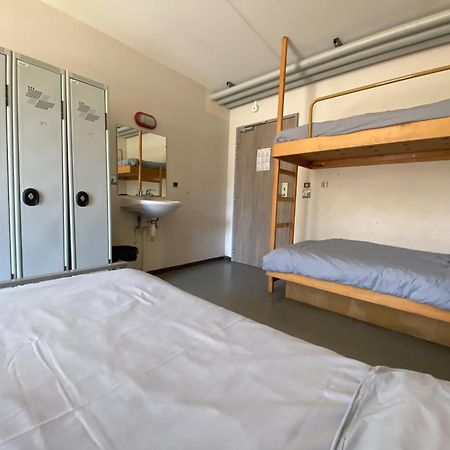 Auberge De Jeunesse Hi Strasbourg 2 Rives Dış mekan fotoğraf