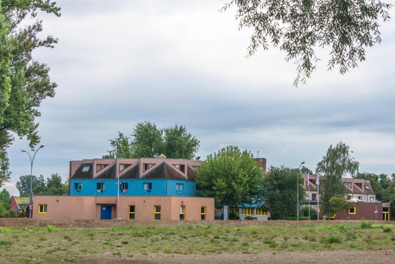 Auberge De Jeunesse Hi Strasbourg 2 Rives Dış mekan fotoğraf