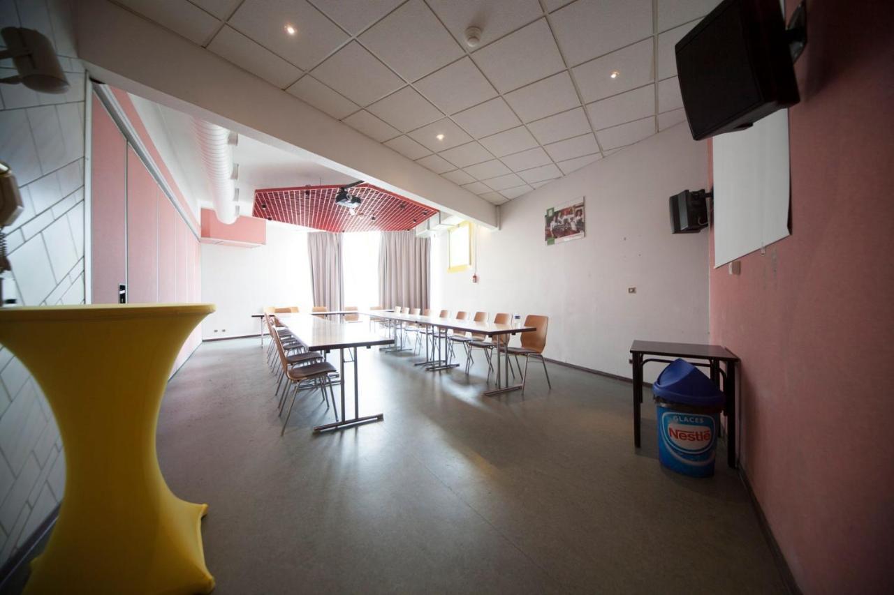 Auberge De Jeunesse Hi Strasbourg 2 Rives Dış mekan fotoğraf