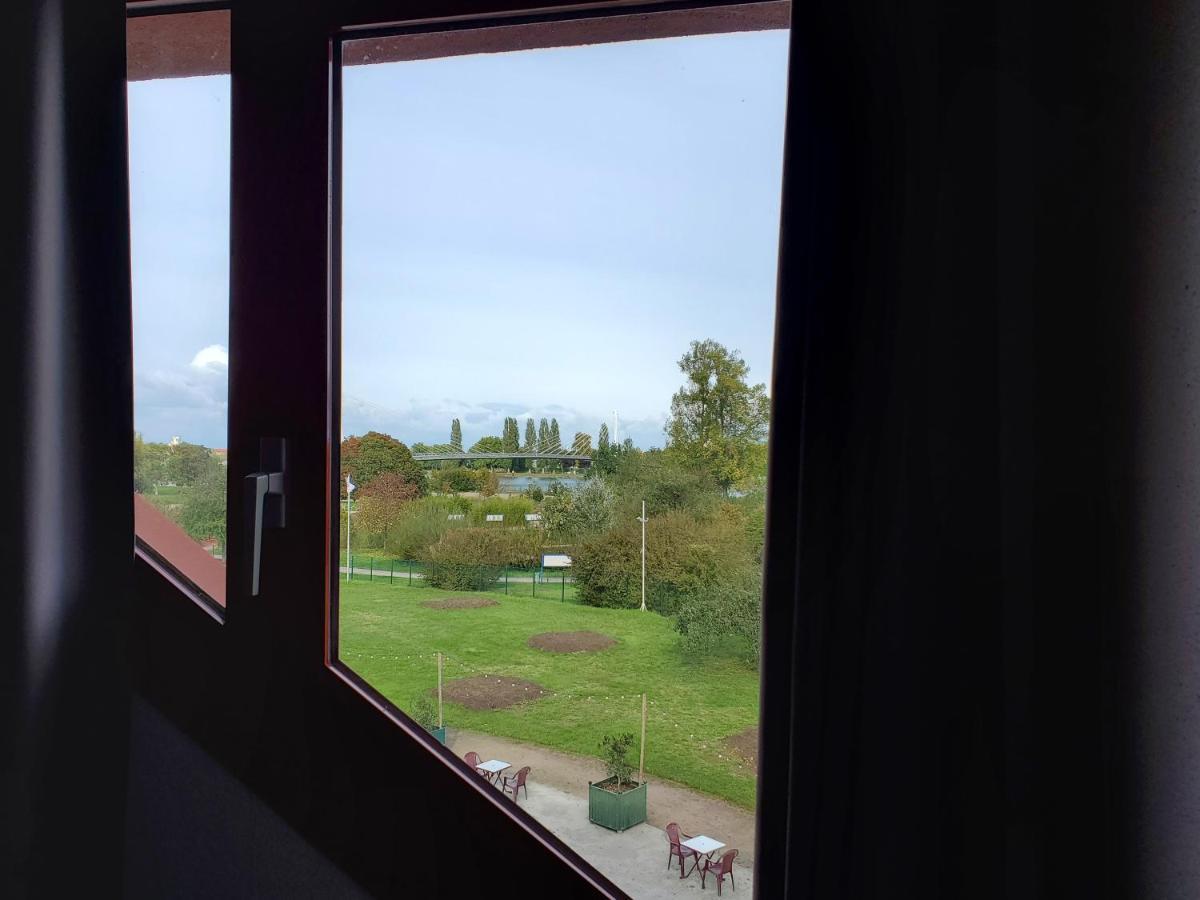 Auberge De Jeunesse Hi Strasbourg 2 Rives Dış mekan fotoğraf